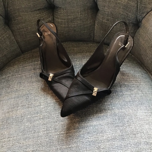 Vera Wang Shoes - Vera Wang black jewel pointed heels